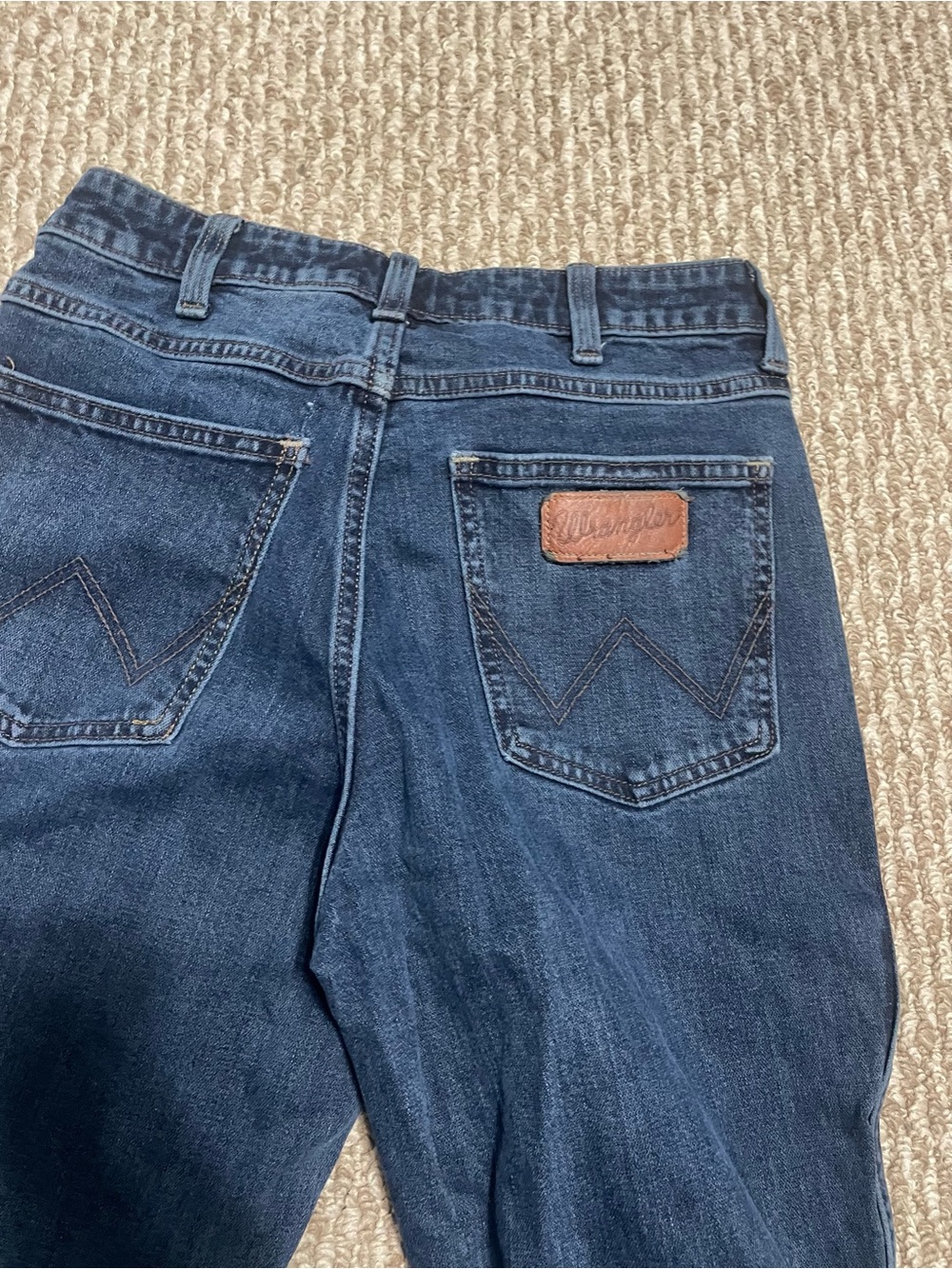 Lainey Wilson Wrangler Jeans - Picture 7 of 9